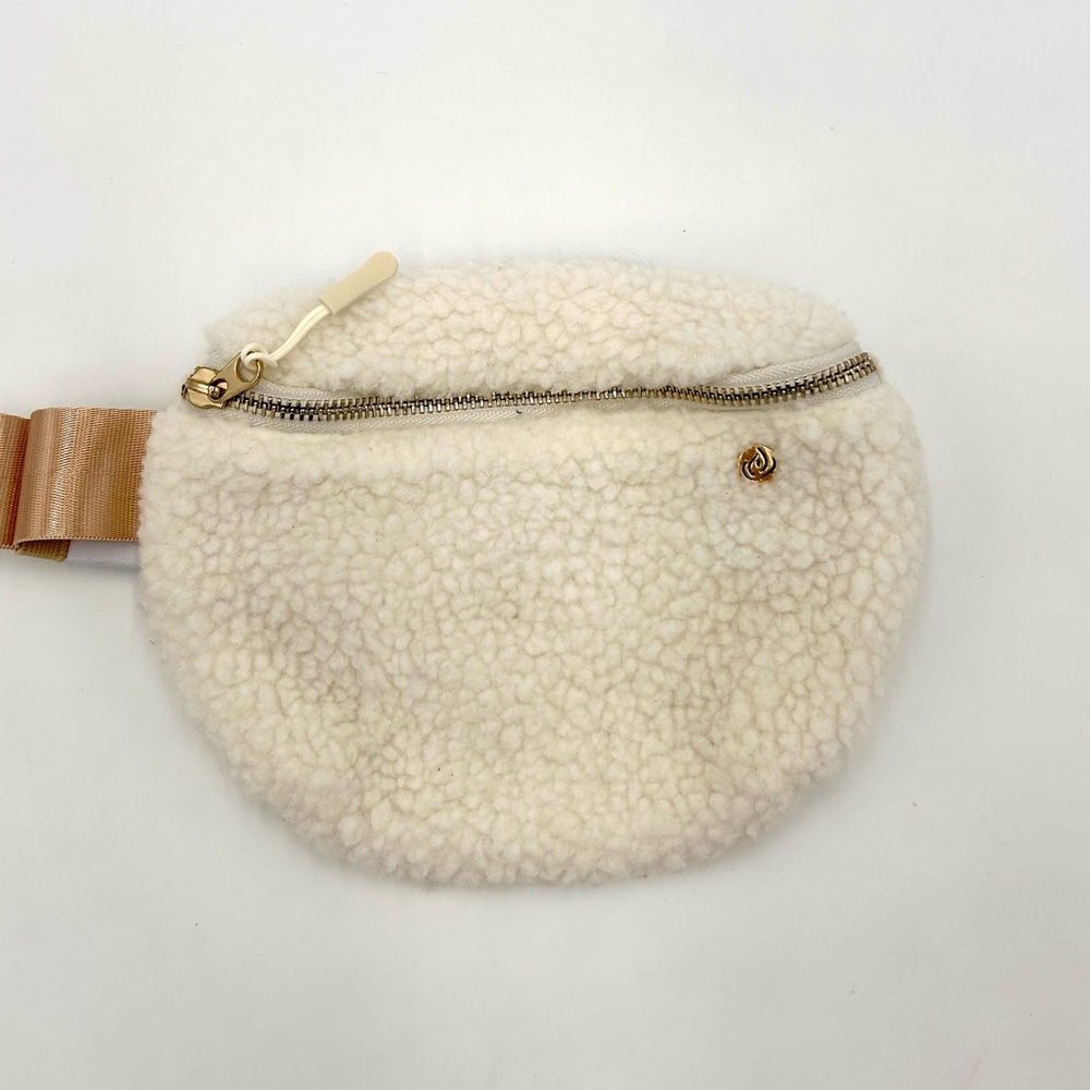 NWT Apana Cream Sherpa Zip Belt Bag